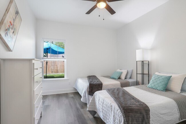 Building Photo - 415 Bedford Dr