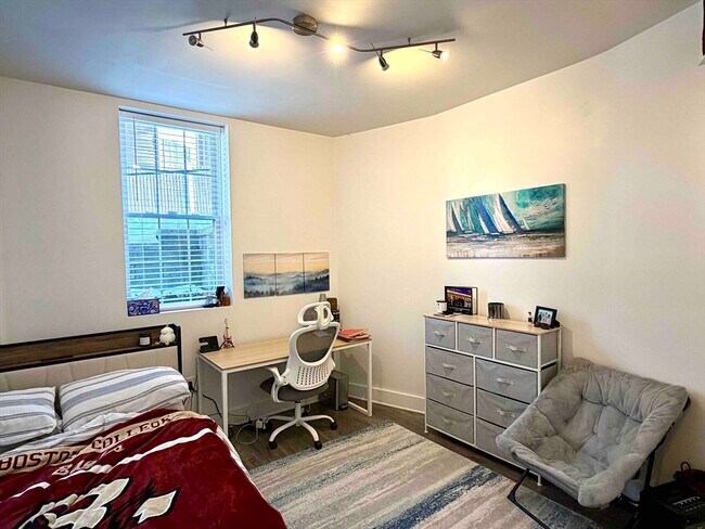 Building Photo - 12 Braemore Rd