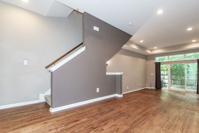 Building Photo - 2872 W 11th St