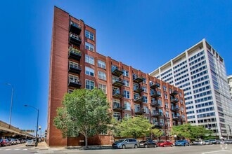 Building Photo - 420 S Clinton St