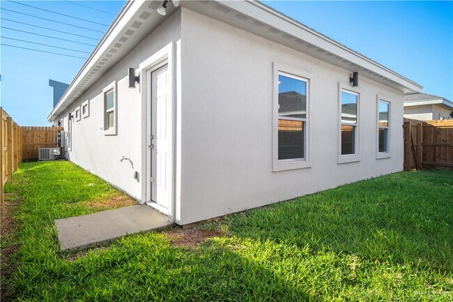 Building Photo - 25 N Onyx Ave