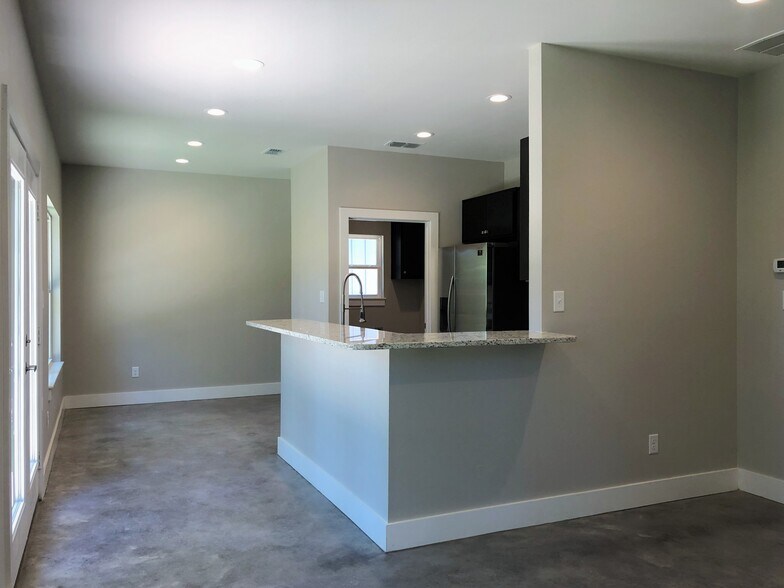 Building Photo - 10673 Brothers Ln