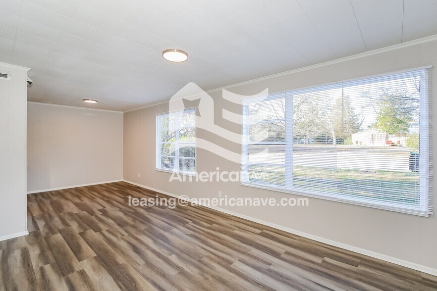 Building Photo - 1112 Alderman St NE