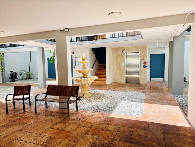 Building Photo - 30 E 39th St