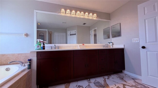 Building Photo - 2661 Plumberry Ave