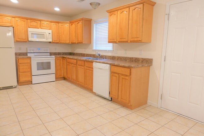 Building Photo - 103 Middlehouse Way