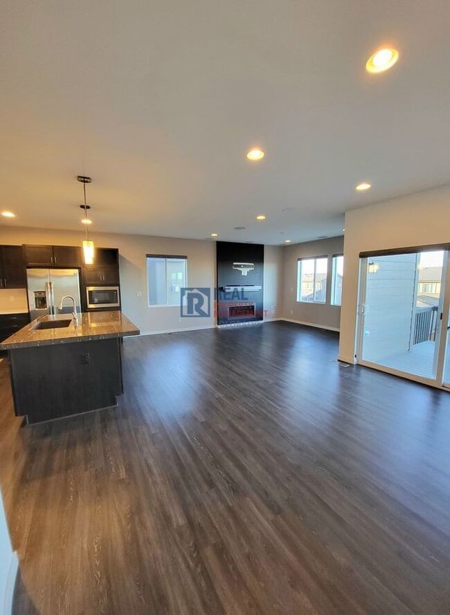 Building Photo - 14381 Mosaic Ave