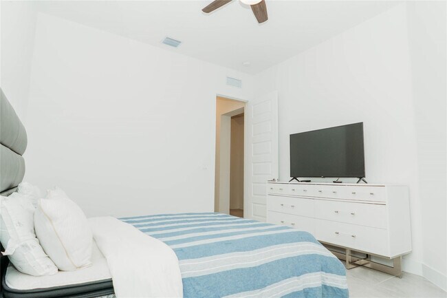 Building Photo - 10710 Aqua Ct