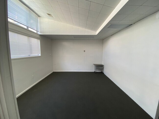 Building Photo - 800 B St
