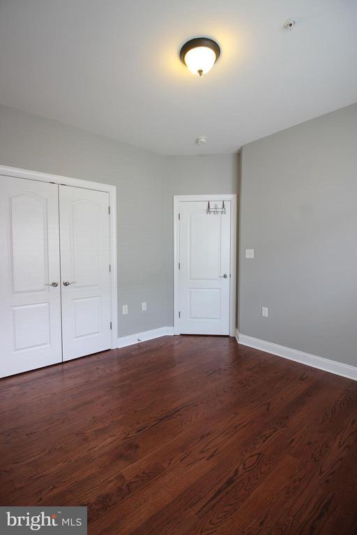 Building Photo - 421 N George Mason Dr