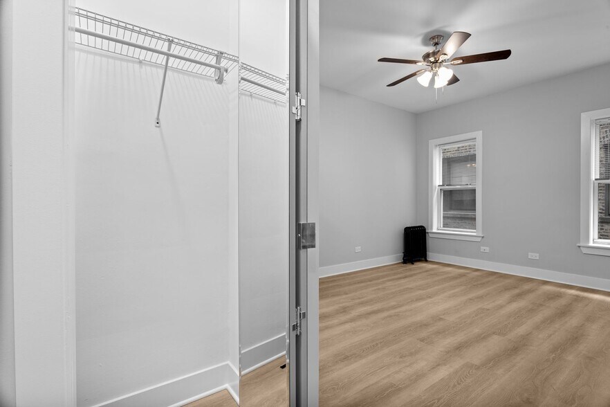 Building Photo - 7600 N Sheridan Rd