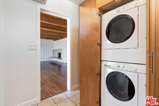 Building Photo - 609 N Doheny Dr