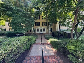 Building Photo - Spacious 2 Bed 2 Bath Condo In Vibrant The...