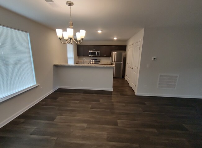 Building Photo - Move in Ready! Easy & Quick move-in process