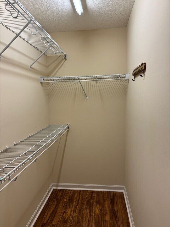 Building Photo - Weaverville - Well Kept Townhome with Flex Space