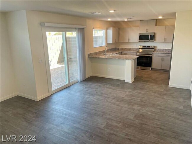 Building Photo - Brand New 4 Bedroom Townhome-Sunrise Manor