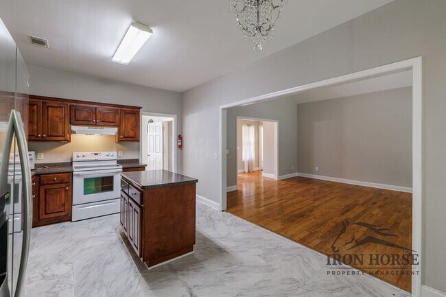 Building Photo - 411 Timber Creek Dr