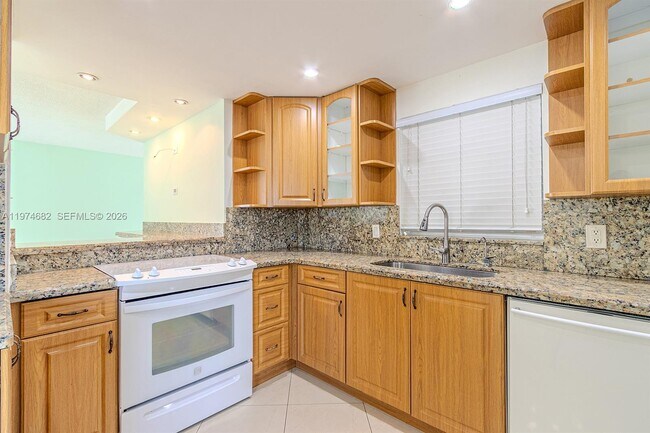 Building Photo - 121 Golden Isles Dr