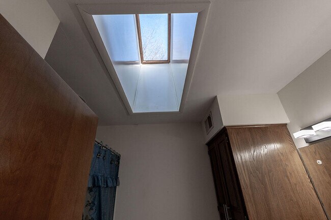 Building Photo - 401 Cedar Ln