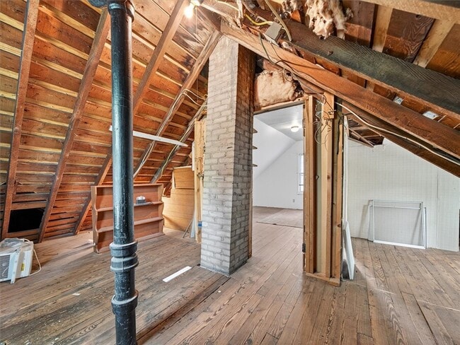 Building Photo - 919 S Goodman St