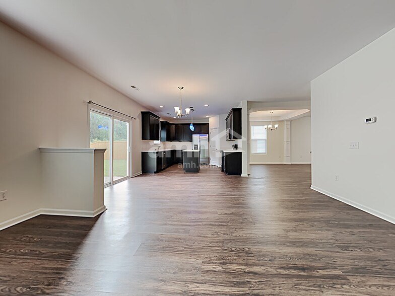 Building Photo - 106 Vango Dr