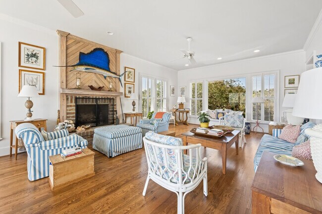 Primary Photo - 886 Debordieu Blvd