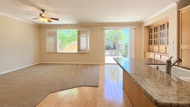 Building Photo - 304 Karelian St