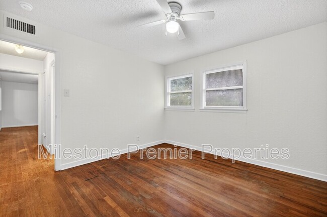 Building Photo - 1112 Redbud Rd