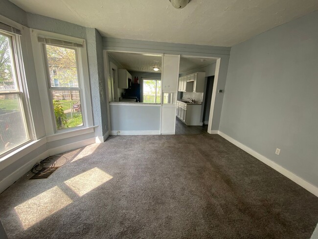 Building Photo - 4BR Davenport Home
