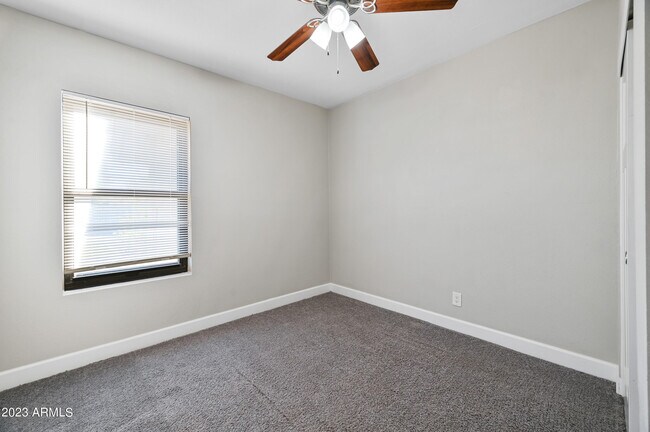 Building Photo - 1145 E Henry St