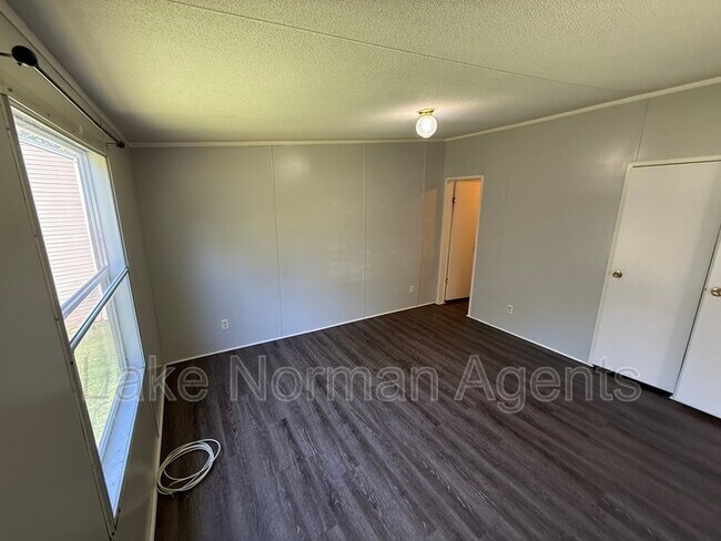 Building Photo - 1121 McRee Heights Cir