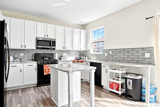 Building Photo - 1477 Sedgewood Ct