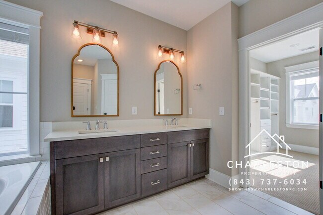 Building Photo - 1636 Juliana St