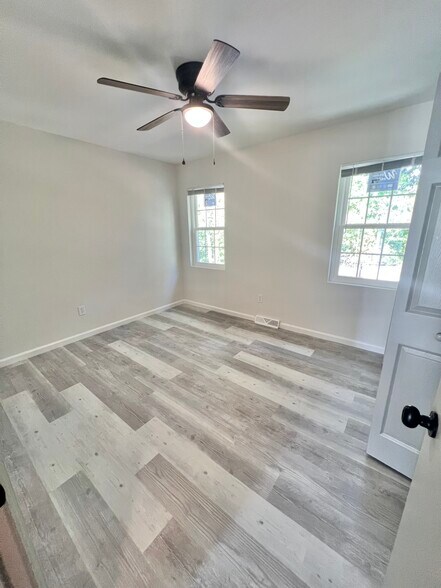 Rear Upper Bedroom - 266 Fleming Rd