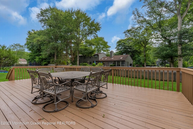 Building Photo - 265 Whalepond Rd