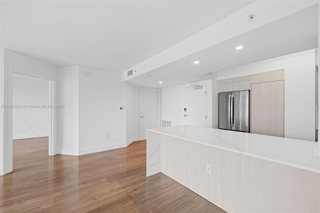 Building Photo - 1500 Bay Rd