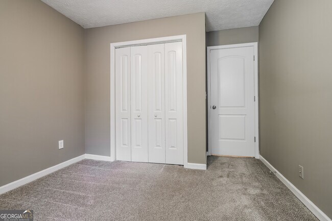 Building Photo - 732 Jockey Ln