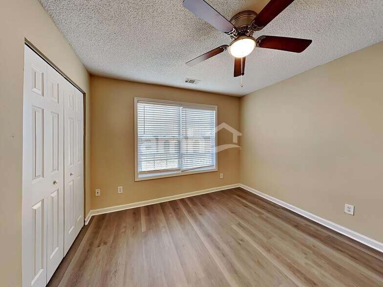 Building Photo - 447 The Gables Dr