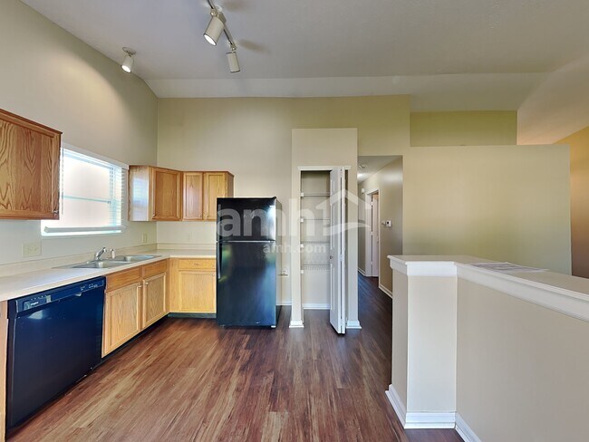 Building Photo - 7864 Fox Glen Dr