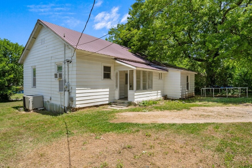 Building Photo - 902 Pickens St