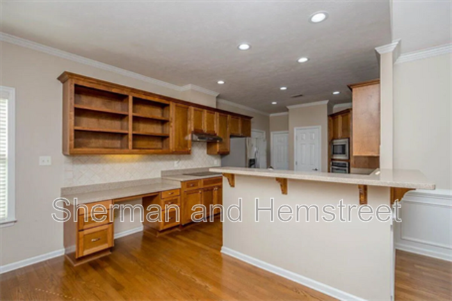 Building Photo - 2002 Amberley Dr