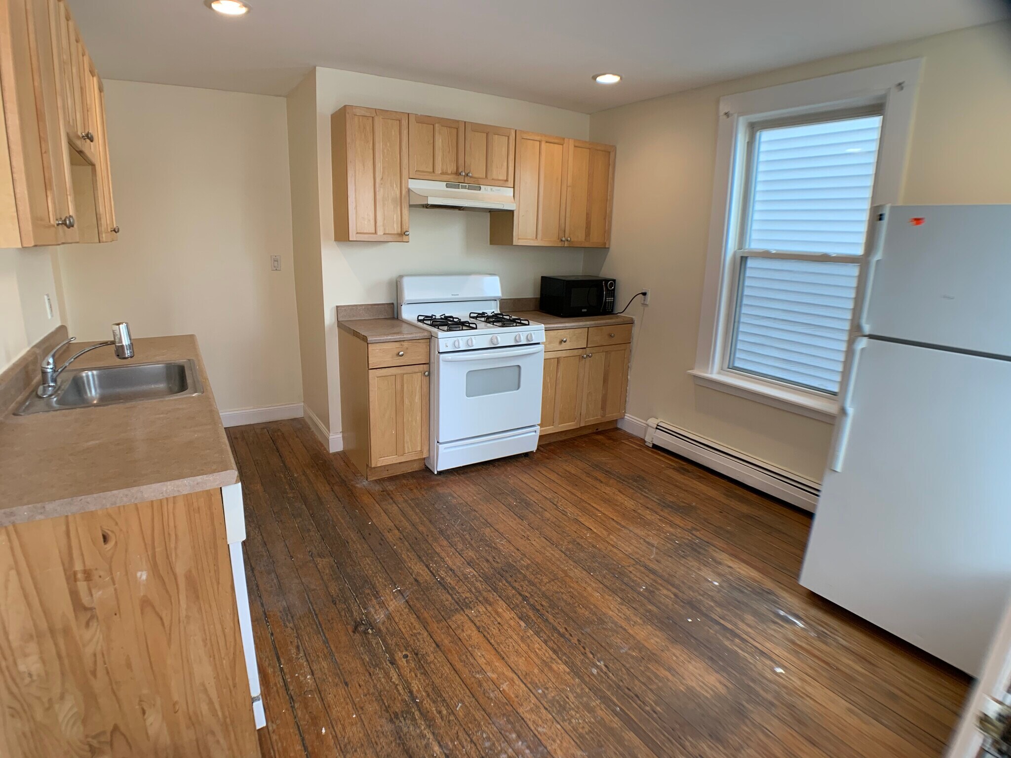 Building Photo - 65 Pleasant St