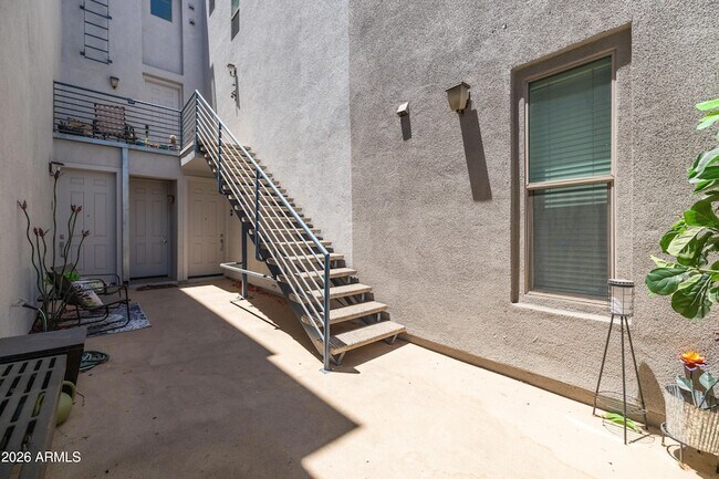 Building Photo - 615 E Portland St