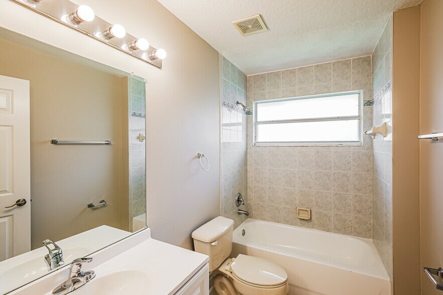 Building Photo - 109 Black Olive Crescent