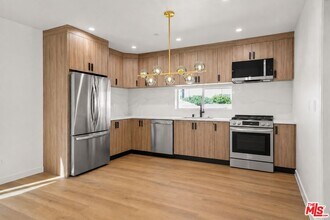 Building Photo - 817 N McCadden Pl