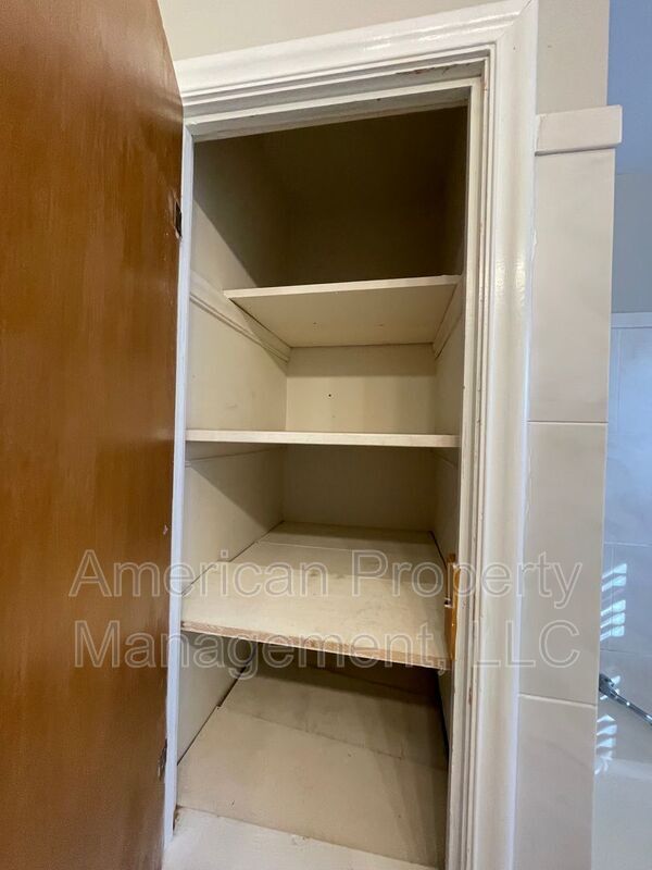 Building Photo - 2644 S Winston Ave