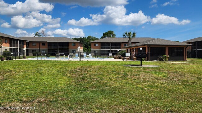 Building Photo - 1704 University Ln