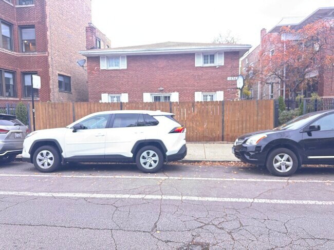 Primary Photo - 1634 W Morse Ave