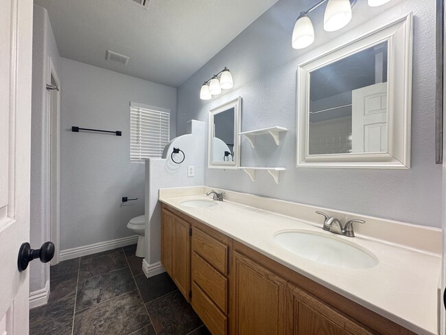 Building Photo - 3310 Robin Nest Ct