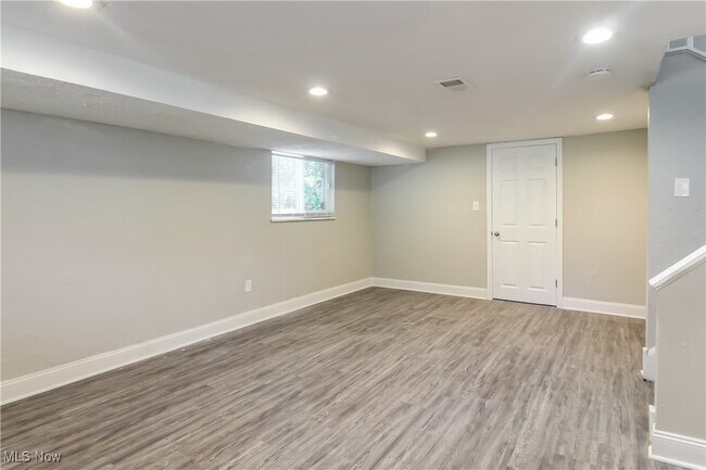 Building Photo - 4400 Wyatt Rd
